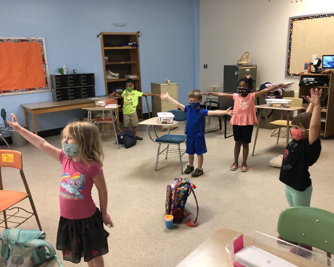 AYSInc's tweet photo. We've loved serving our IPS families over the years. Throughout the COVID-19 pandemic, we've helped families by offering safe and enriching programs at Broad Ripple High School and @RLFrost106. Here are some of our favorite moments with our #IPSKids! #IPSServiceDay @IPSSchools https://t.co/T6K6EveRGK