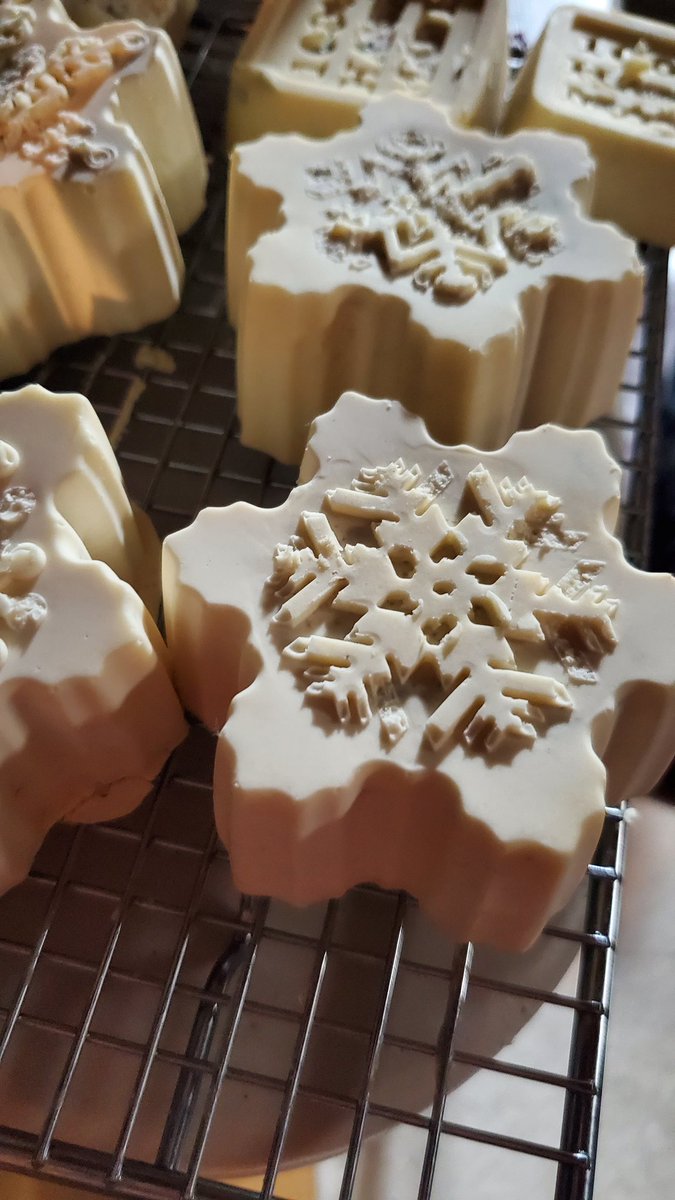 khala_naturals's tweet photo. Fun soap coming soon! It smells like candy canes!
Essential oils and only natural ingredients are in every single one of my handmade products.
https://t.co/k8u5NAuUbZ
#supportlocalcanadachallenge #handcrafted #greatgifts #washyourhands #madeincanada #canada #SmallBusiness https://t.co/673UjVfcwy