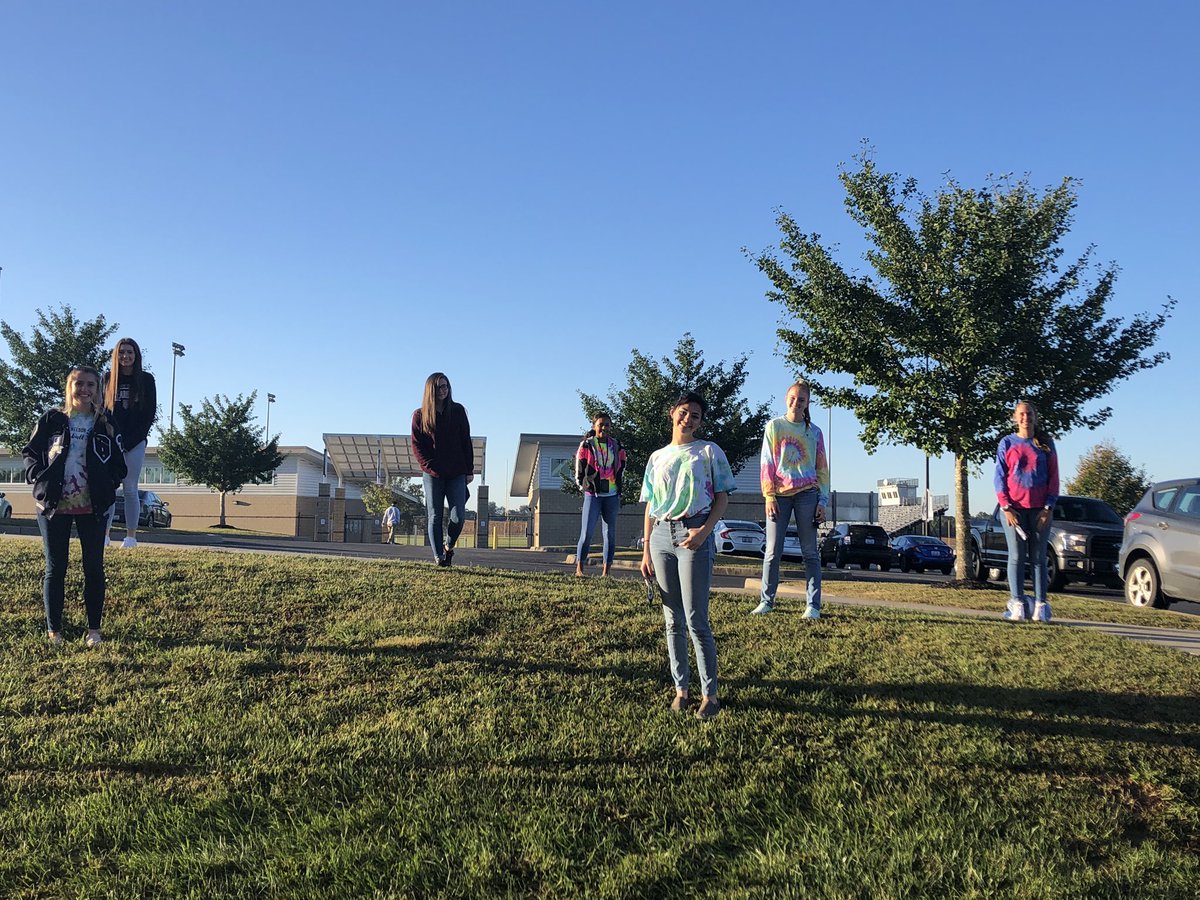 LHGirdley's tweet photo. Rocking the tie dye and matching masks for Homecoming Covid Style 2020. And a socially distanced group pic! #GirdleysGoddesses #flyndefy @flyndefy https://t.co/g4QHMfQwEW
