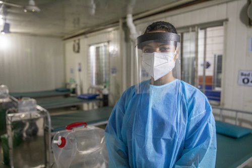 UNmigration's tweet image. .@IOMBangladesh and @amazon are teaming up to curb the spread of COVID-19 in Cox’s Bazar. 

The new equipment will help medical staff fight the pandemic: bit.ly/3nctURu