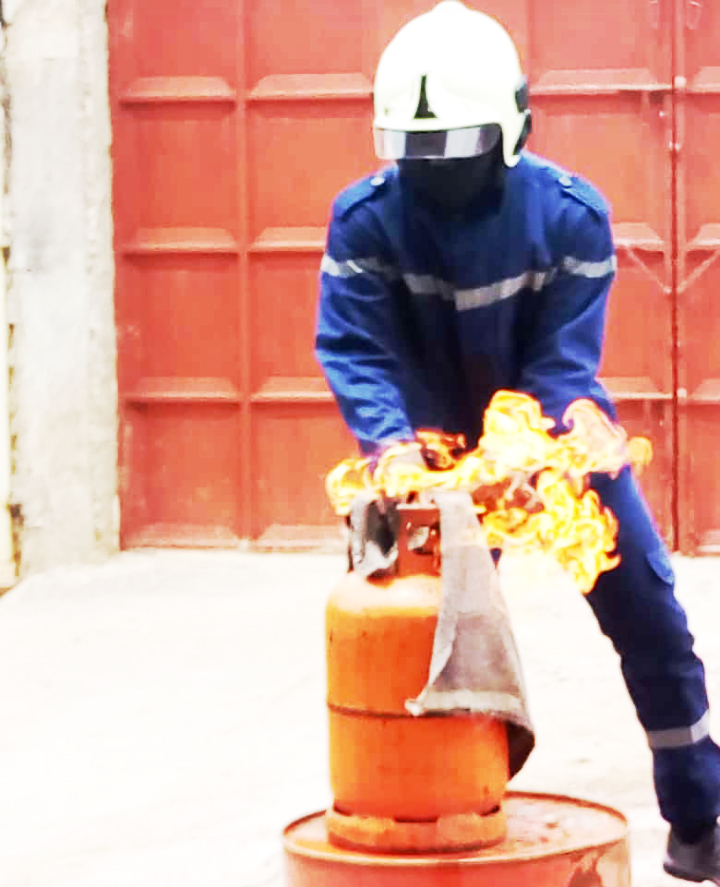 ECOLE_EMARITO's tweet photo. Formation de Lutte contre l'incendie / Abandon et Survie en Mer https://t.co/SaT5wzZtNC