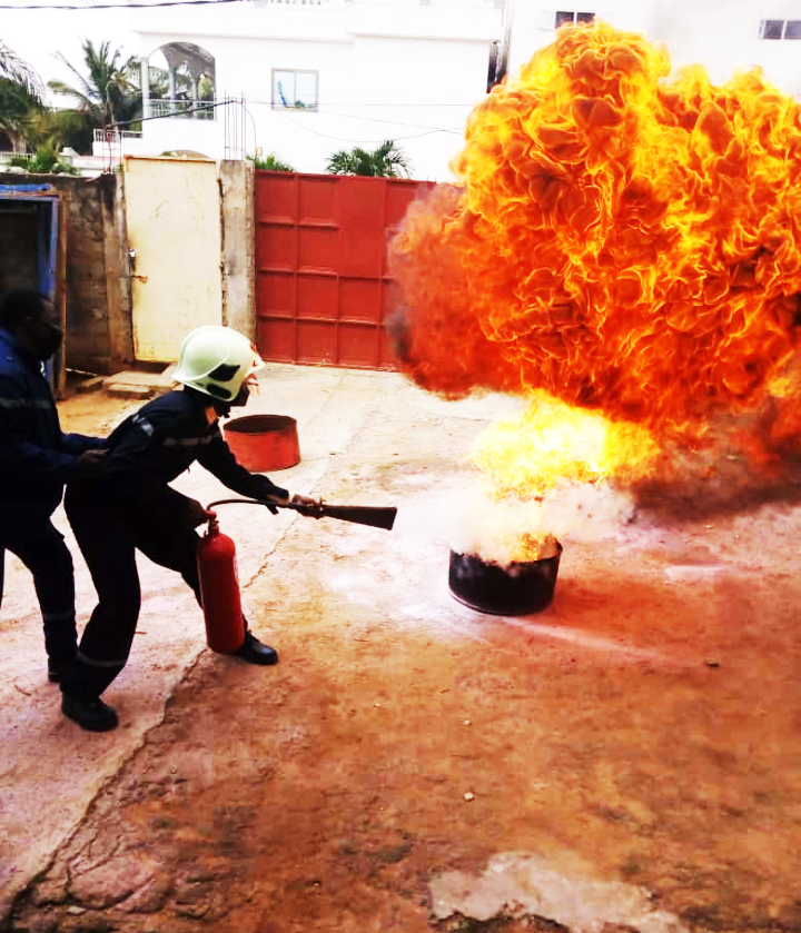 ECOLE_EMARITO's tweet photo. Formation de Lutte contre l'incendie / Abandon et Survie en Mer https://t.co/SaT5wzZtNC