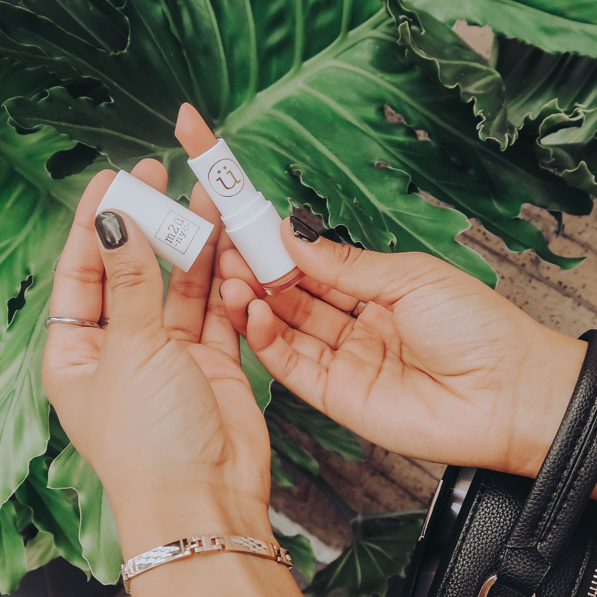M2UNYC's tweet photo. #weekendstartssoon But first, lipstick!
 
#m2unyc #mattelipstick in shade Crème Brûlée
 
📷: @foreverjenypher https://t.co/uRmVfFXUPj