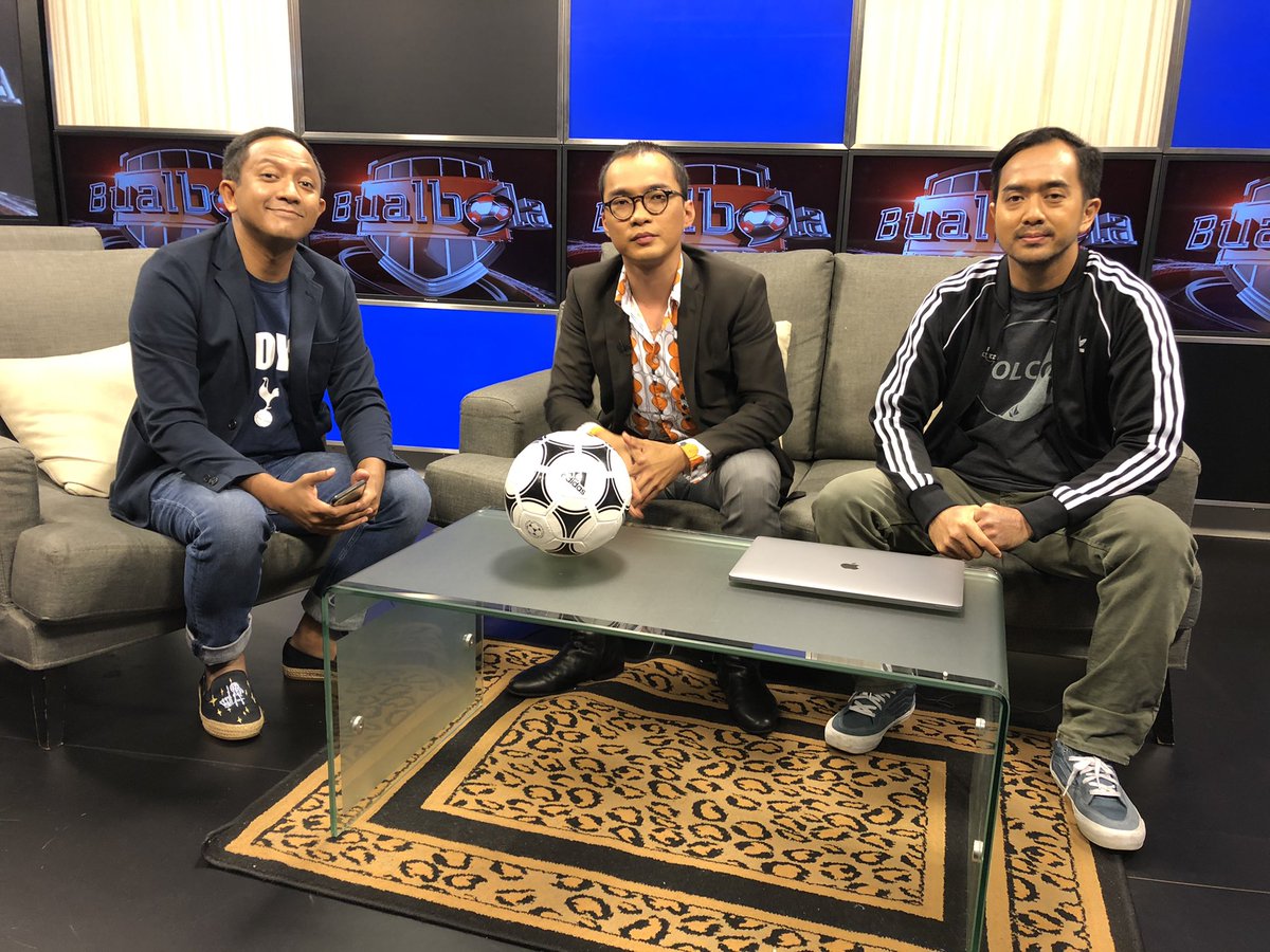 Berani tak Aidil dari @wearecouple predict keputusan #MUNTOT hujung minggu ni? Jumpa kami 11:30 malam ni dalam Bual Bola di @501Awani #bualbola #astroepl