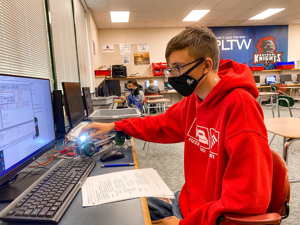 LeRoy_CSD's tweet photo. Mr. Hunt’s @PLTWorg CIM class are hard at work building & fine tuning their test benches today!
They are learning skills to create and program their own automated guide vehicles! Stay tuned!
#LRtech💪
#PLTW https://t.co/sDXRkx3F1b