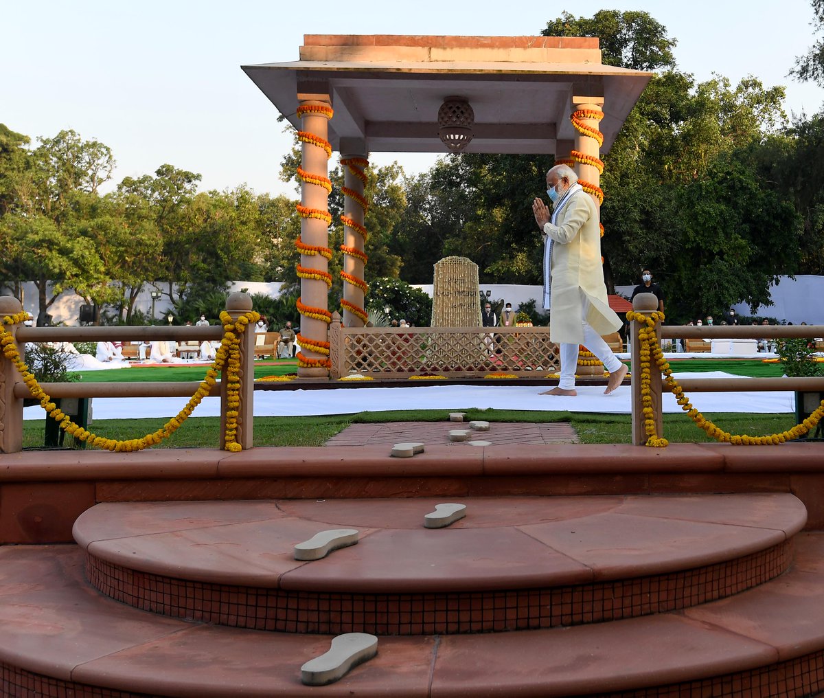 PIB_India's tweet photo. Prime Minister @narendramodi attends a prayer meet at Gandhi Smriti on the occasion of #GandhiJayanti https://t.co/Z76DGxODPO