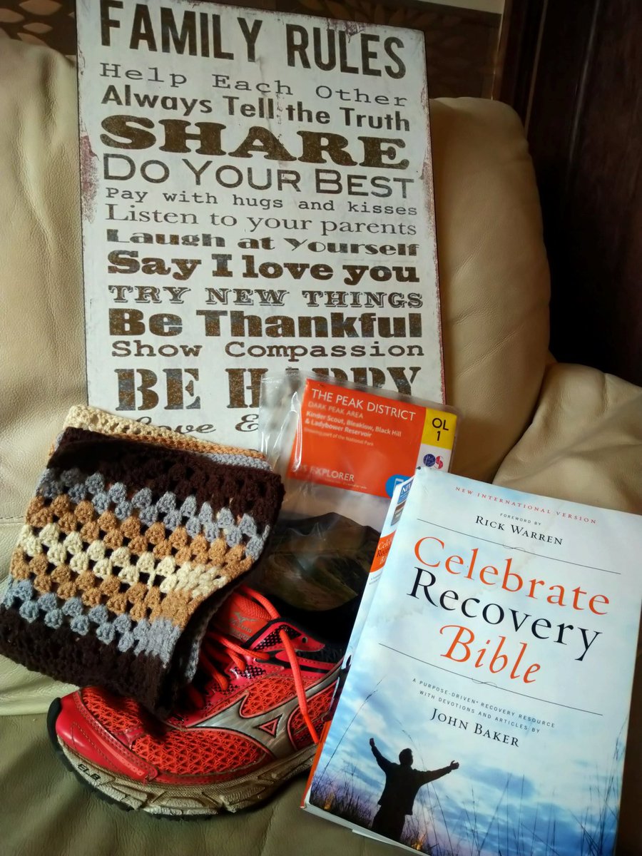 Ruth_Hawley's tweet photo. Loved hearing about @DerbyOT BSc year 1 students occupations as we explored #OccupationalIdentity in #POB this morning. Its not every lecture that needs props but these were mine linked to my #occupations and #OccupationalRoles. Feel free to share yours in reply. https://t.co/PoDMFrKHgF