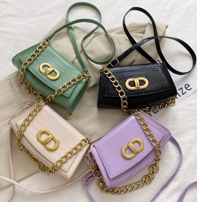 Didy Chain Bag RM35___ READY STOCK  POSTAGE : SM RM8 / SS RM11___Product Info: Materials: PU Dimensions: 23cm (L) x 14cm (H) x 5cm (W)