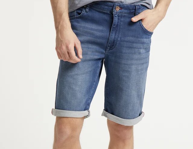 emelinaslani's tweet image. Killar med dålig klädstil älskar att ha på sig den här outfiten