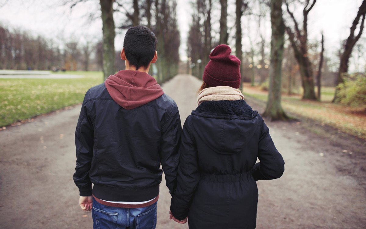 RCMPNS's tweet photo. Parents/guardians: have you talked to your preteen/teen about healthy romantic relationships? Find a list of characteristics of a healthy relationship to share with your preteen/teen at https://t.co/63jKL6iYmf. #RedFlagBehaviour https://t.co/oXJLG0ySa7