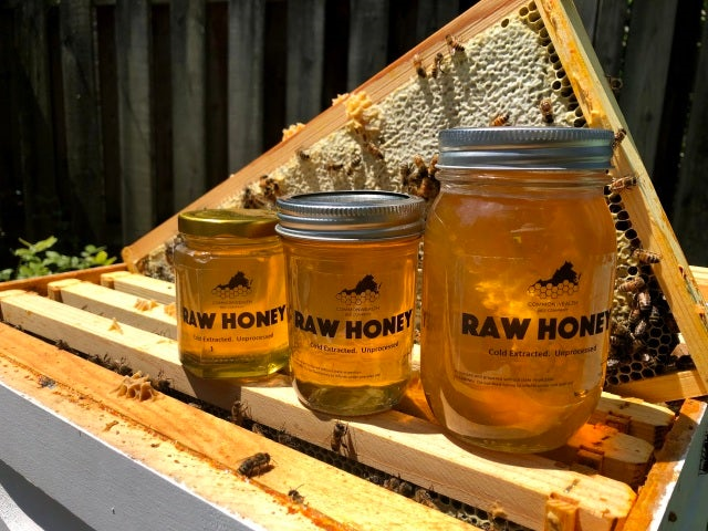 lrfarmersmkt's tweet photo. Guess who will #bee at the #LubberRun #FarmersMarket this #SaturdayMorning ? @CommonwealthBee and their delicious #honey & #beeswax products. Stop by @BarrettAPS 8am-noon Barrett Elementary School, next to the new #LubberRun #communitycenter ! https://t.co/dYX1ZoqLXj