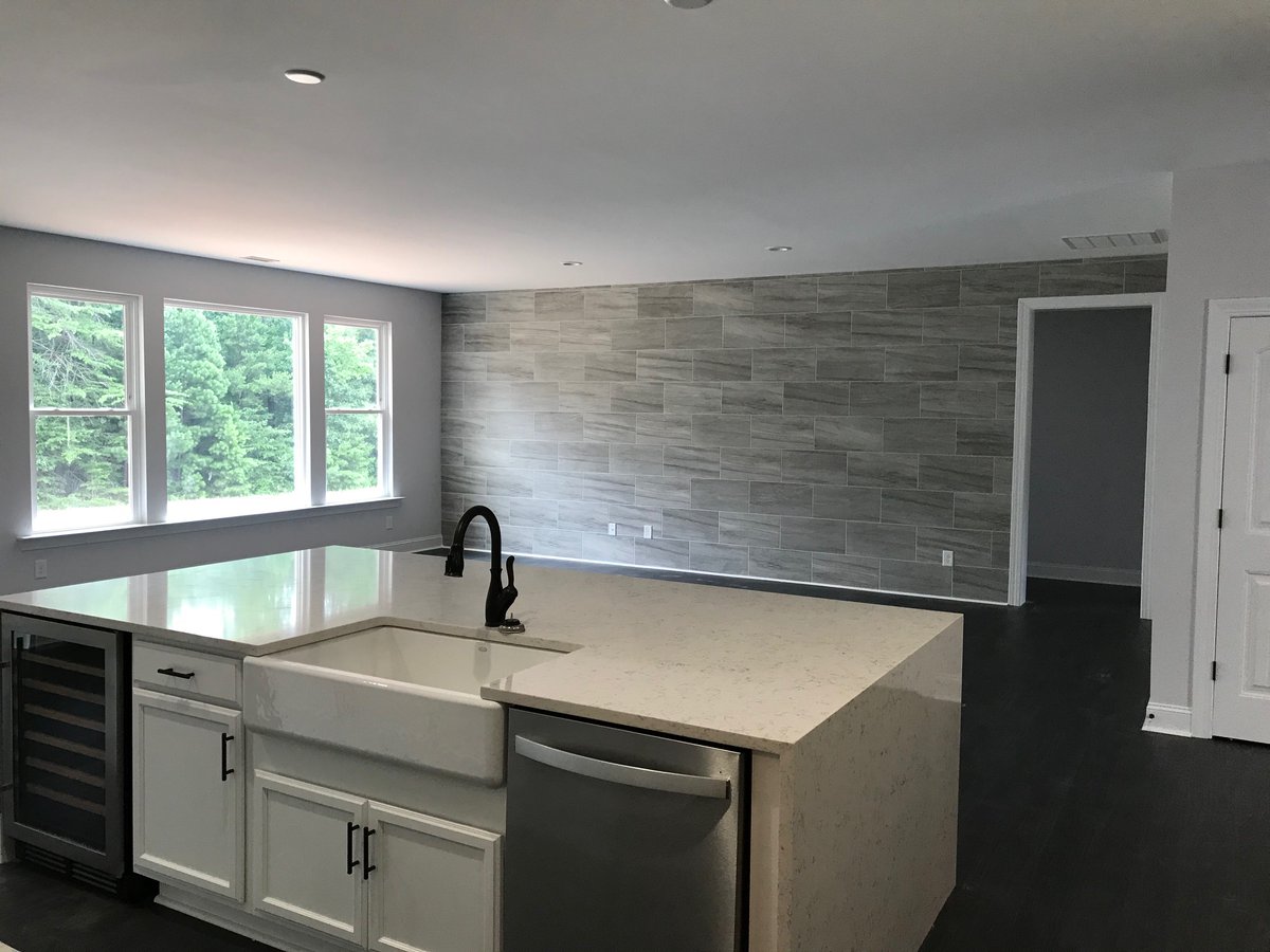 SchumacherHomes's tweet image. Inspired by the Charlotte, NC showcase homes, these homeowners brought their vision to life for their Charleston American Tradition home by incorporating the unique feature tile wall in the great room &amp;amp; a quartz waterfall countertop in the kitchen. #SchumacherHomes #NewBuildHome