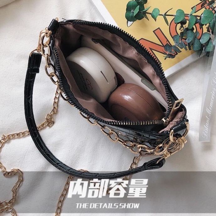 Megan Chain Bag RM35___ READY STOCK  POSTAGE : SM RM8 / SS RM11___Product Info:Main material: PU LeatherSize: Approx. 11.5* 19cm