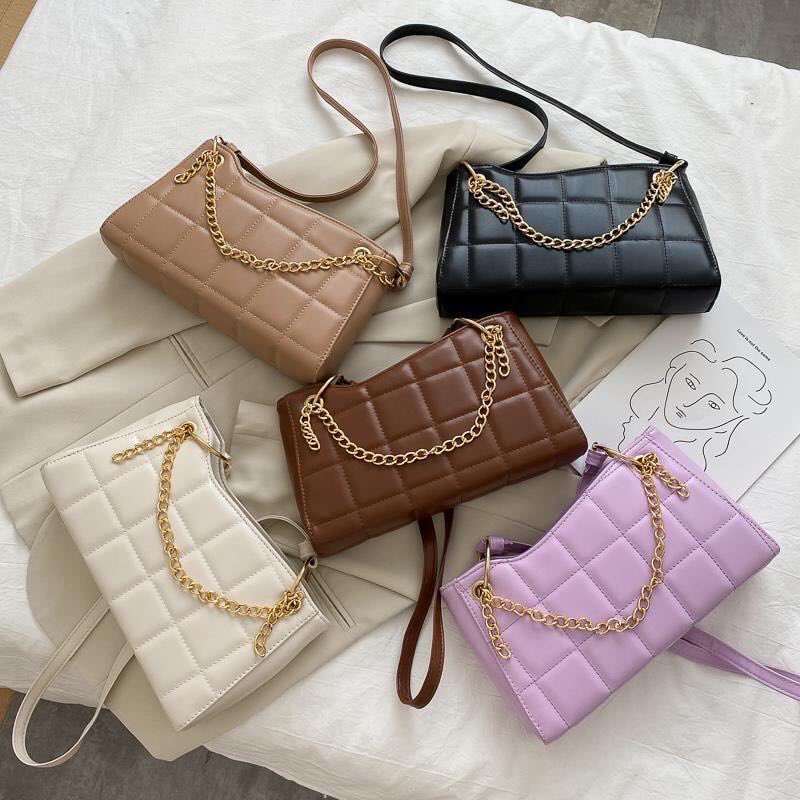 Kylie Chain Bag RM29—- READY STOCK  POSTAGE : SM RM8 / SS RM11—-Product InfoMaterial : PU LeatherCompartment : 1x main compartment with ZipDimension : 28 x 16 x 6 cm