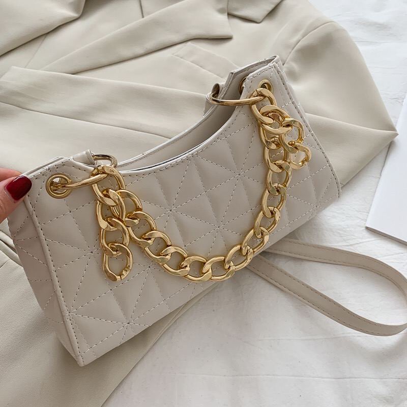 Taylor Chain Bag RM29—- READY STOCK  POSTAGE : SM RM8 / SS RM11—-Product InfoMaterial : PU LeatherCompartment : 1x main compartment with ZipDimension : 25 x 13 x 5.5 cm