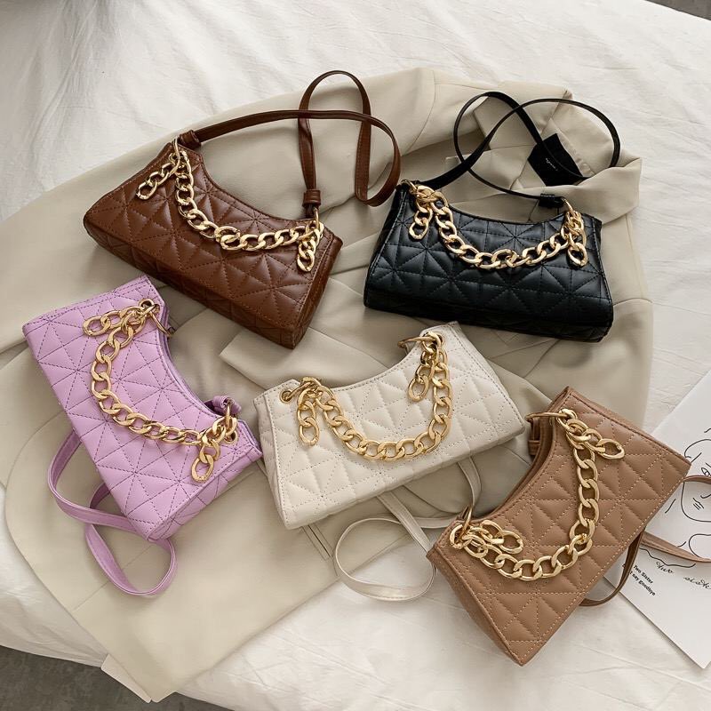 Taylor Chain Bag RM29—- READY STOCK  POSTAGE : SM RM8 / SS RM11—-Product InfoMaterial : PU LeatherCompartment : 1x main compartment with ZipDimension : 25 x 13 x 5.5 cm