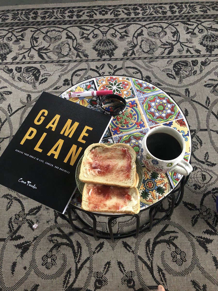 nfrazier's tweet image. Time to learn how to put on my own oxygen mask...

@chip_setzer what you sippin’ on?

#FounderVibes #BreakfastOfChampions #GetAGamePlan