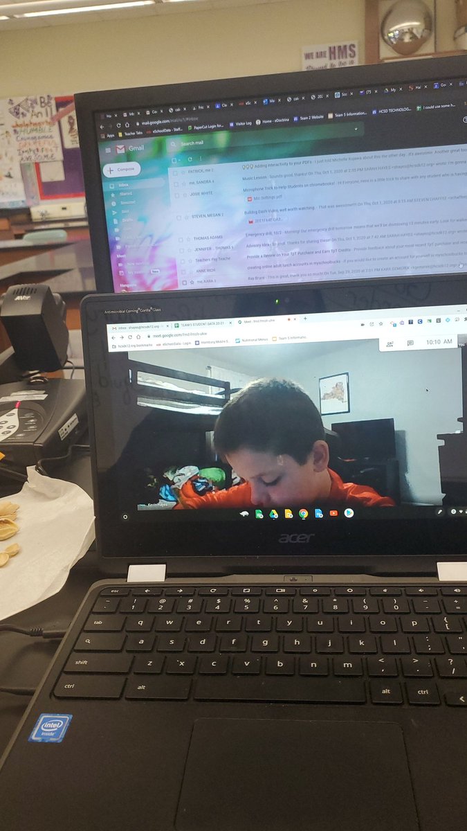 Sarahe126's tweet photo. Multitasking at it's finest on my lunch..first, 1 kid needed help, then the other with remote learning...now we are on a family google meet... #HCSDConnects #HMSTogether #remotelearning https://t.co/KubT8DvK8H