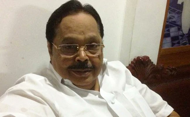 thatsTamil's tweet photo. விவசாயிகளிடம் இருந்து போர்க்கால அடிப்படையில் நெல் கொள்முதல் செய்யவேண்டும்

திமுக பொதுச்செயலாளர் துரைமுருகன் தமிழக அரசுக்கு வலியுறுத்தல்

நெல் கொள்முதல் நிலையங்களை நாளையே திறக்க வேண்டும் -துரைமுருகன்

#DuraiMurugan #DmkGeneralSecretary #Farmers https://t.co/ki1HRsIokC