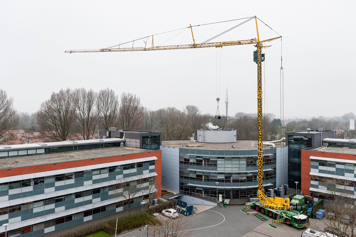 Wij zijn super trots dat <a href="/WSIModels/">WSI Models</a> onze #Giraffe🦒 (LIEBHERR MK140) heeft uitgekozen om als #schaalmodel uit te brengen. 😊Het is een fijne #kraan om mee te hijsen 🏗 en ziet er ook nog eens heel mooi én apart uit! 😍#hijsplezier #kraanverhuur 
bit.ly/3iqNaqN