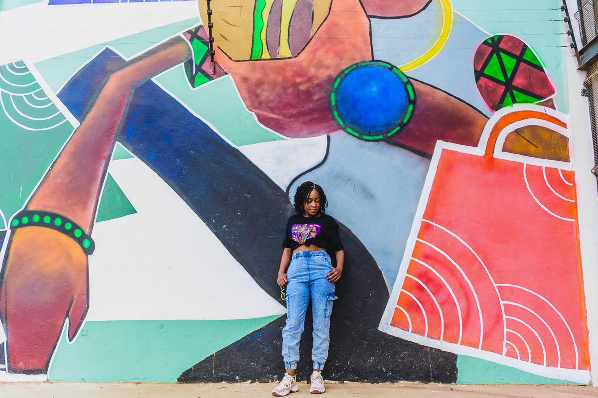 thebrightsyd's tweet photo. 📸:@ChiqqaShanna 
🎶:@kryticworldwide 
🎨:@BlacktimusFine 
🛍:@afrishopcom 

🤗🖤✨ https://t.co/tKa0BK5itD