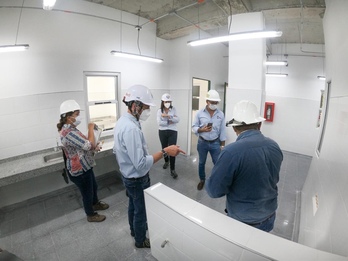 FondoFFIE's tweet photo. Iniciamos nuestro recorrido por @alcaldiabquilla en la IE Distrital Calixto Álvarez. Esta obra cofinanciada por el @Mineducacion y @SecEducacionBAQ beneficiará a 800 estudiantes:

🏠 25 aulas nuevas y renovadas
🔬 Laboratorio
🍴 Restaurante escolar

Tiene un avance del 9️⃣7️⃣% 👍 https://t.co/5vUM3VvTc9