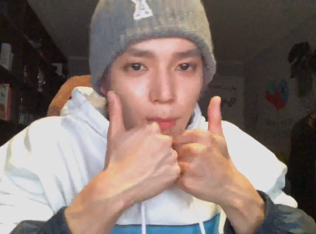 taeyong giving us the thumbs up