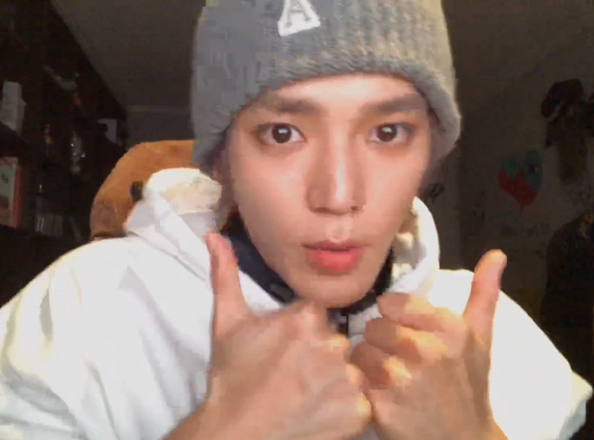 taeyong giving us the thumbs up