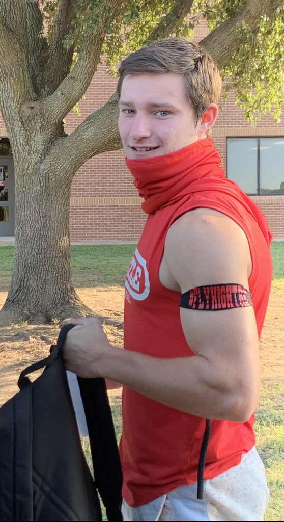 CalebYauger's tweet image. Fly high Tre, it’s game day. 💪 20

#FlyHighTre #FridayNightLights #2020Elks #2020BHSElksFootball #FlyHighTre20 #TXHighSchoolFootball #FieldGoalKicker #ICanPunt #HangTime #14PlaceKicker