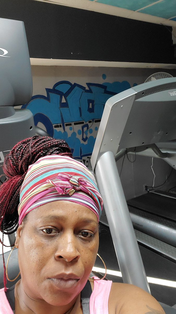 lilhoni's tweet photo. @DeeAnthonyy Auntie hitting that gym too....trying to beblike you when I grow up❤💋 https://t.co/nXId2iqcDc