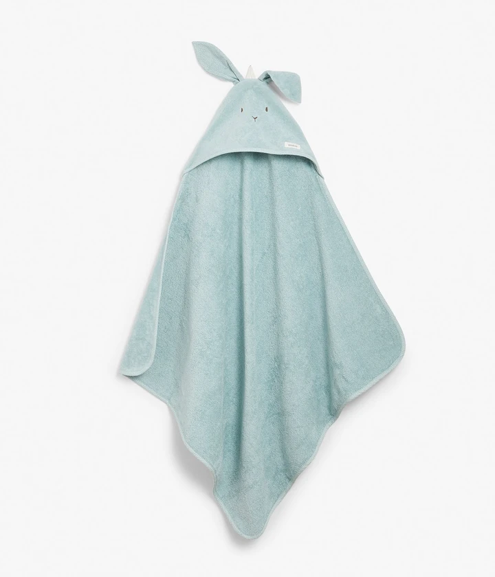 smol jingyi has one of these towels and whenever he's wrapped up in his after a bath, he likes hopping to his room like a little bunny (what nielan like to affectionately call him sometimes as well)  https://twitter.com/Dhurrobeh/status/1293999328588177410