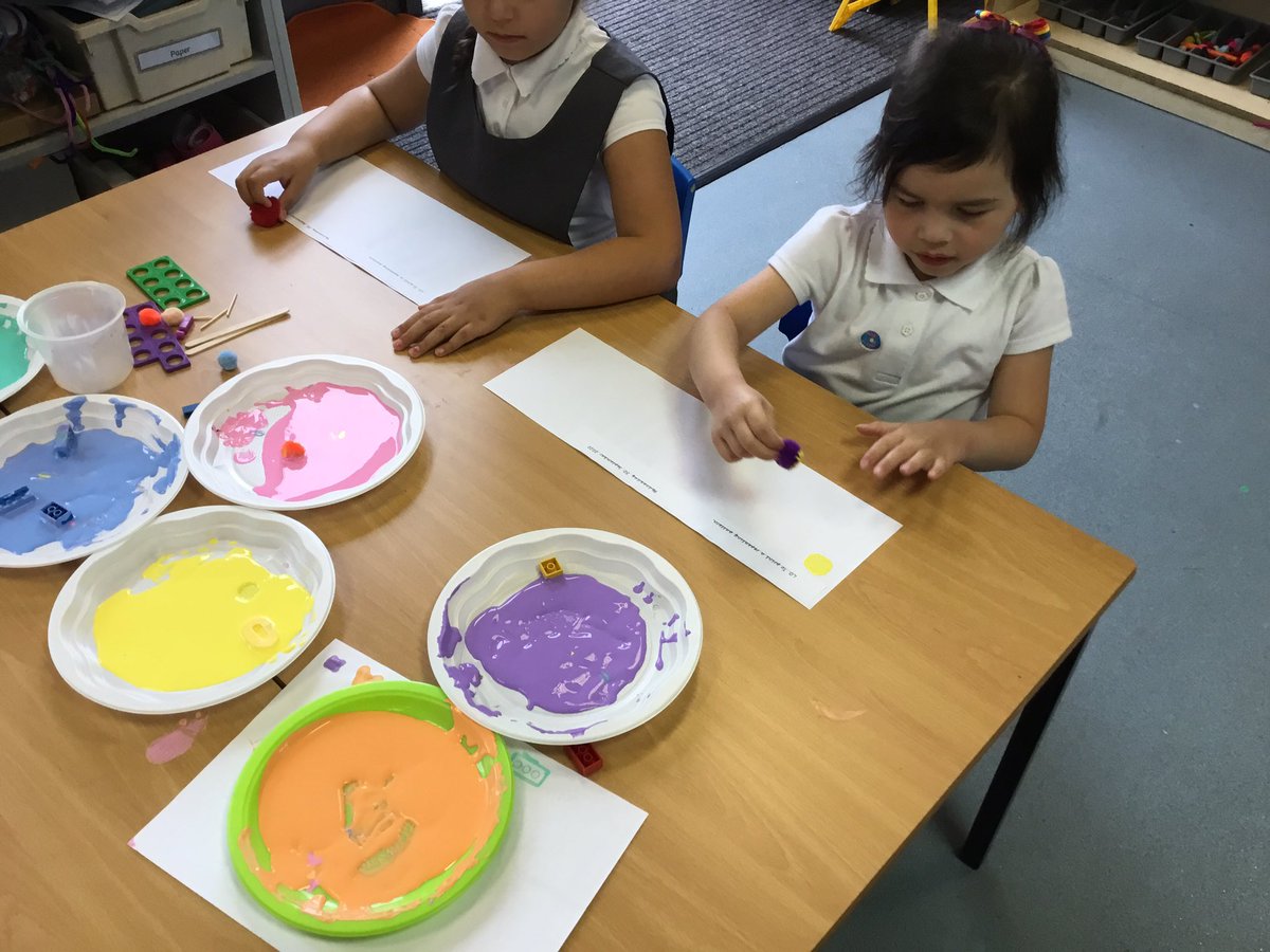 MissFlynnMLP's tweet image. We did a wonderful job printing repeated patterns in art this afternoon. #repeatedpatterns #art @MissLyonsMLP @MabLanePri 🎨