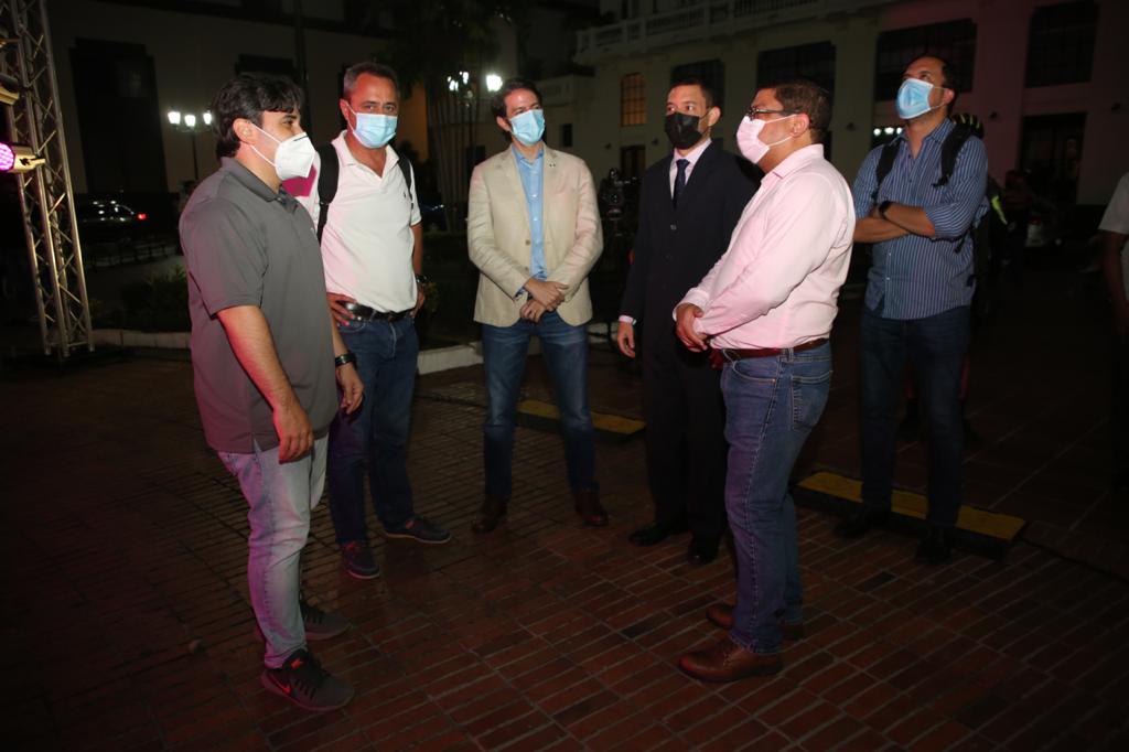 Llegó el primer fin de semana del plan de reapertura del Casco Antiguo, y anoche el ministro de cultura Carlos Aguilar, el administrador general de la ATP Iván Eskildsen, junto a sus equipos de trabajo inspeccionaron la zona para verificar los espacios habilitados...