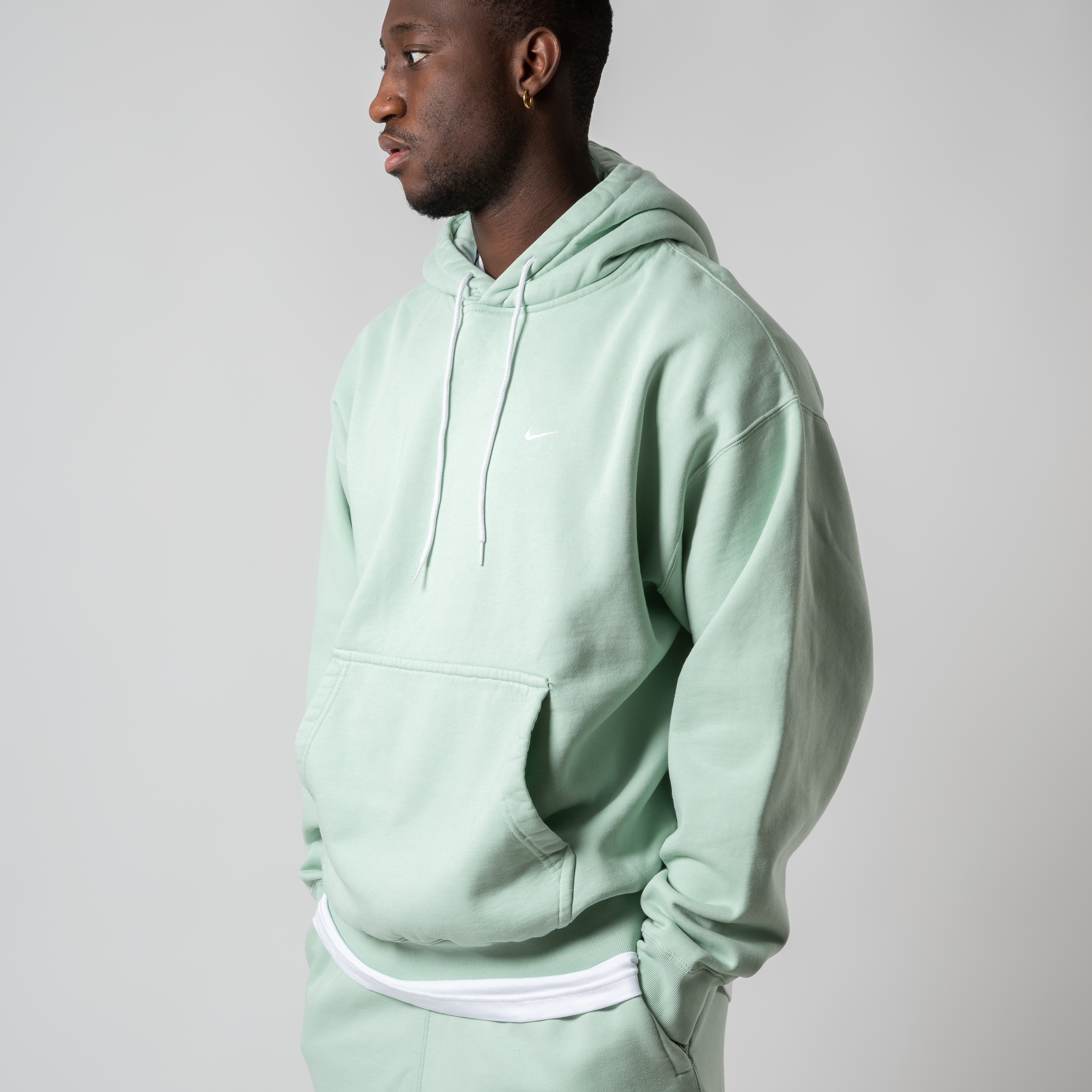 Titolo on X Premium basics by NikeLab Take a closer look at this Pistachio Frost outfit https t 68bb8KOXwu NikeLab Washed Hoodie and Pants CZ5350 321 and CZ5365 321 titoloSHOP titolo