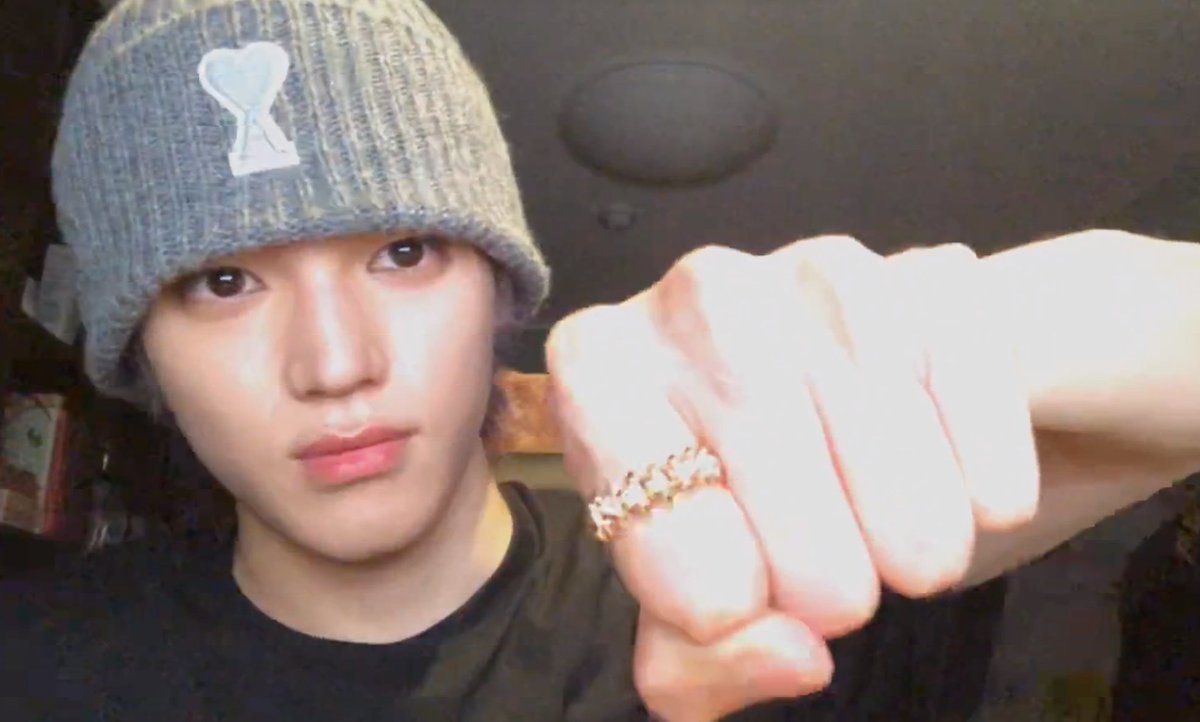 taeyong just showing his couple ring that doyoung bought for them