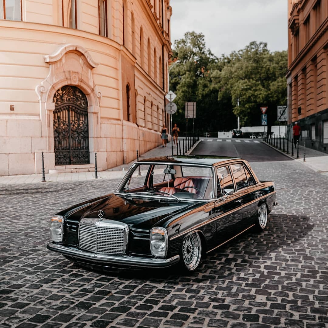 asphaltkillerz's tweet photo. Black Beauty!
Photo/owner @_preini_
-----
#250s #220d #w108 #w109 #w111 #w112 #w114 #w115 #mercedesbenz #mercedes #benzroyals #baggedbenzes #baggedbenz #oldmercedesclub #meninbenz #stancemerc #benzkulture
➤ #asphaltkillerz
➤ #race
➤ #stance
➤ #show https://t.co/yPDxh9yrUY