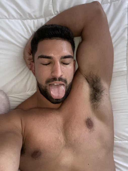 RT for armpit hair  Like for tongue https://t.co/NDHobt4yo7