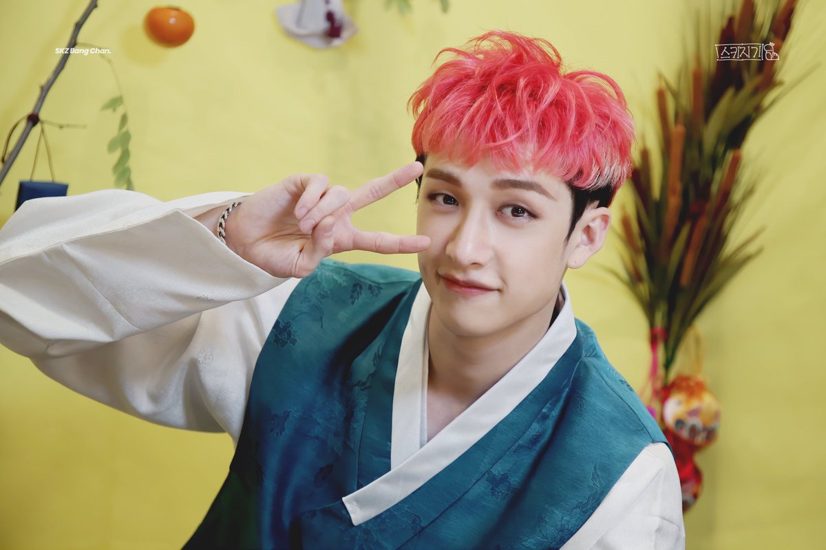 iknowyouknaur's tweet photo. Happy birthday to my comforter.. Bangchan.. words aren't enough to express how much i love you.. thank you for being our emotional comforter 🥰💕 YOU'LL ALWAYS BE OUR BEST LEADER.. 

#HappyBangChanDay
#OurHavenBangChan
#우리의_천리방_찬아_생일축하해
@Stray_Kids https://t.co/MkQL09xeyN