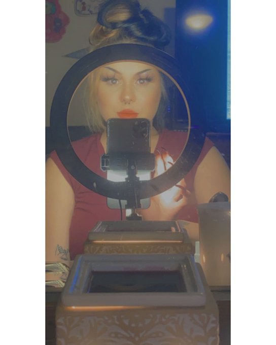 Such a pretty bish 🖤 #baby #baddie #followme https://t.co/wXnJhQtCxv<a href="/tag/baby"class="tags">#baby</a><a href="/tag/baddie"class="tags">#baddie</a><a href="/tag/followme"class="tags">#followme</a>