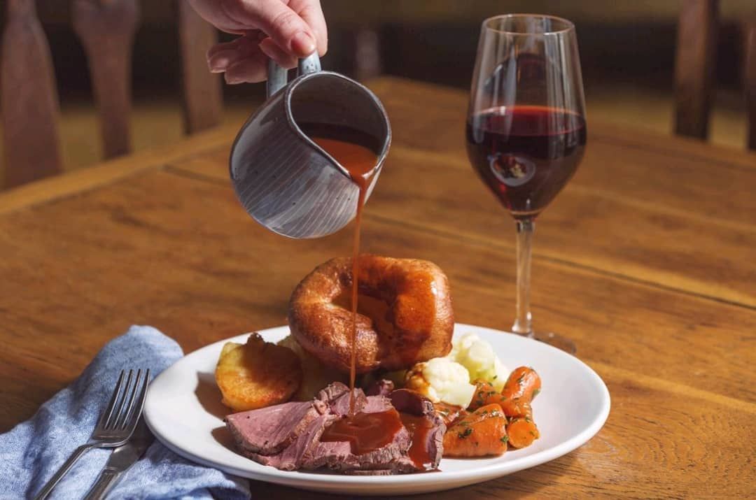 Sundays are the most popular day of the week at The Barley Mow and we all know why #sundayroastbeef #veggieroaststoo #whitebrasseriecompany Booking is essential