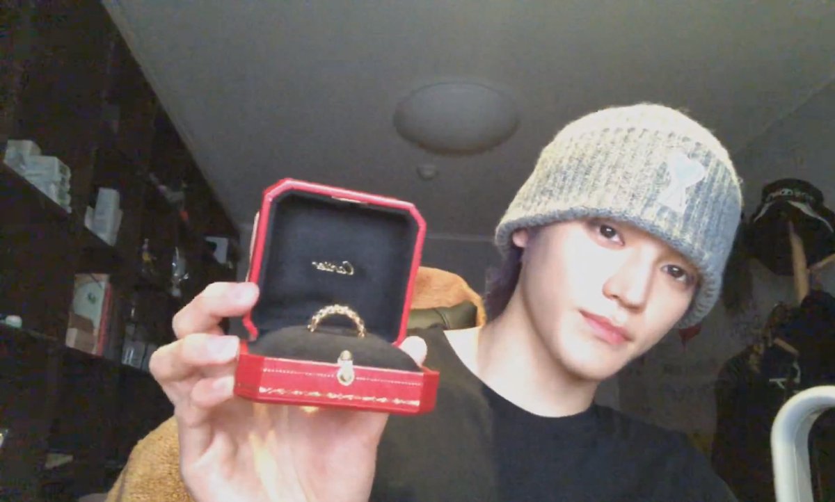 taeyong just showing his couple ring that doyoung bought for them