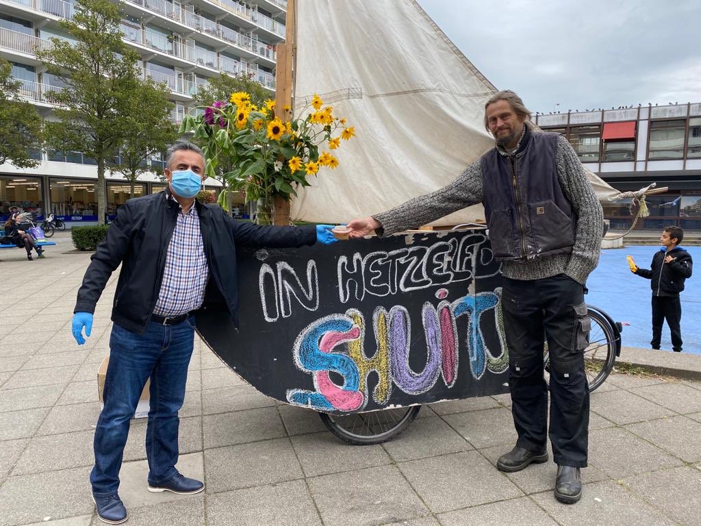 #KunstvanhetSamenleven is vooral maatschappelijke betrokkenheid en inzetten voor &amp; verbonden voelen met de samenleving. 

Leuk dat mensen open staan voor elkaar💕