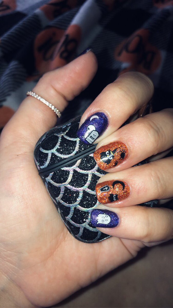 CarlyAlysha's tweet photo. Holo Taco halloween addition ! @nailogical @holotaco @zylerthecat https://t.co/8q6RwBOEn9