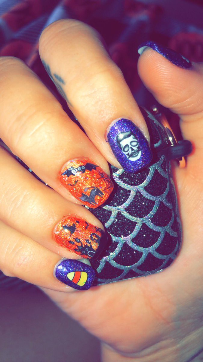 CarlyAlysha's tweet photo. Holo Taco halloween addition ! @nailogical @holotaco @zylerthecat https://t.co/8q6RwBOEn9