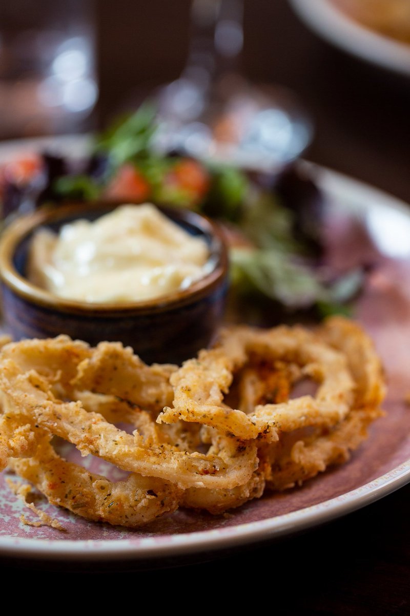 Dreaming of deep fried Calamari. 😍

Take advantage of our early bird menu and dig in to two courses for £9.95 or three for £11.95. Available 12-6pm today! 🤤

Click the link to book. ⬇️
bit.ly/Rustica-booknow