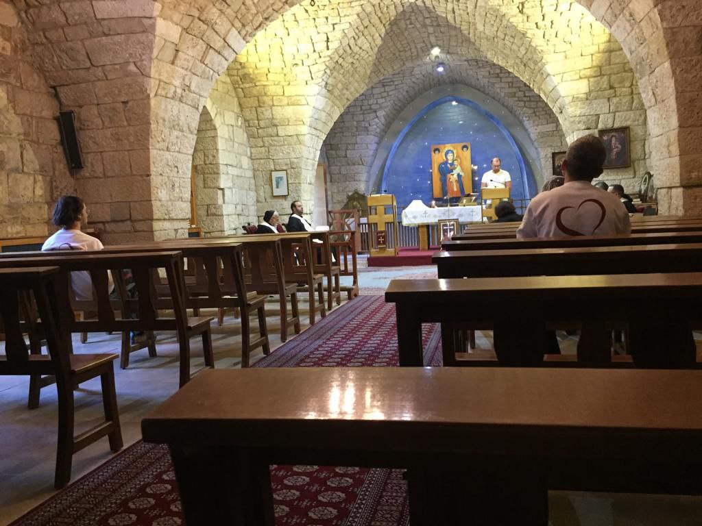 SOSCdOrient's tweet photo. 🇱🇧 #Liban - Les #volontaires ont assisté à la #messe ce matin au monastère de #Mayfouk. Rien de mieux pour commencer une journée au service des #chrétiensdOrient !
Toi aussi, viens nous rejoindre au Liban, deviens volontaire: 👉volontaires@soschretiensdorient.fr https://t.co/CIKMoq6D2X