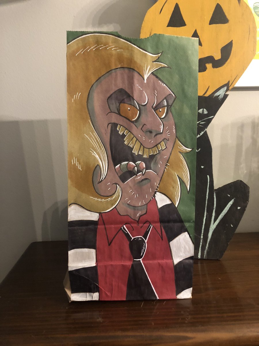 brentschoonover's tweet photo. Kicked off October with some fresh new lunch bags for the kids, #Slimmer and cartoon #Beetlejuice. So more at @PbutterJustice https://t.co/eCp2bHZyqH