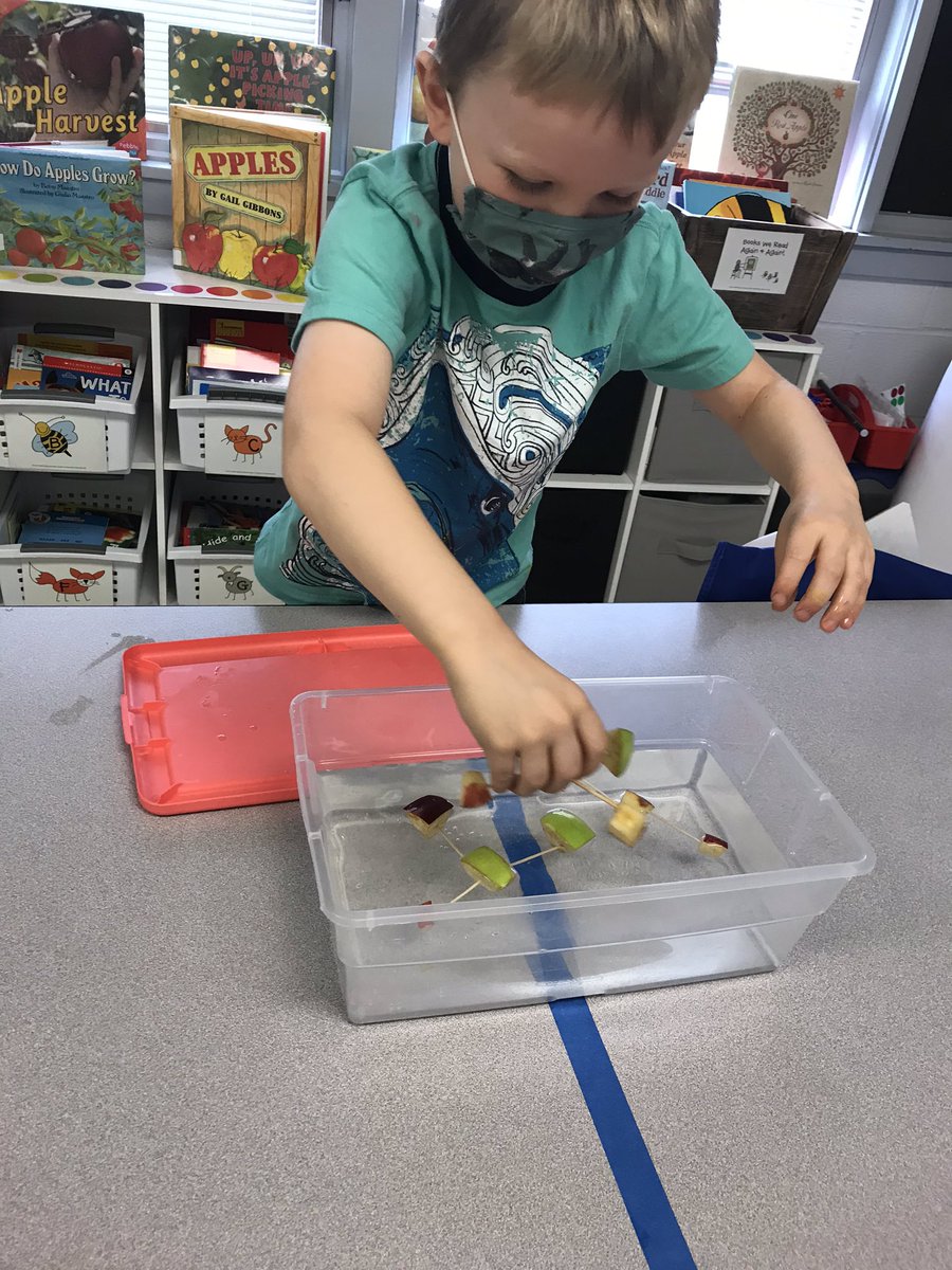 loadsoffunin121's tweet photo. Apple Rafts with my #whitegroup #STEM https://t.co/k2RFxSa04d