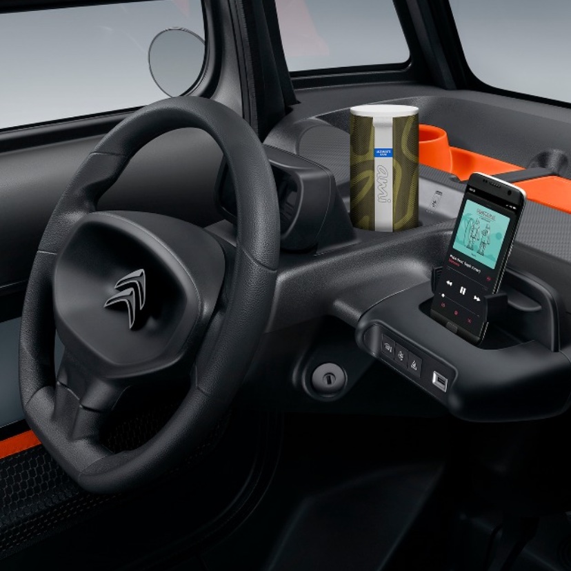 HerraizM's tweet photo. Lo último de @CitroenEspana cuesta 6.900€. No es un coche, es un cuadriciclo ligero eléctrico de 8 cv y 70 km de autonomía, sencillo, austero y original. Se puede conducir desde los 15 años con licencia de ciclomotor, ¿👍 o 👎? https://t.co/y7tnW7cW4i