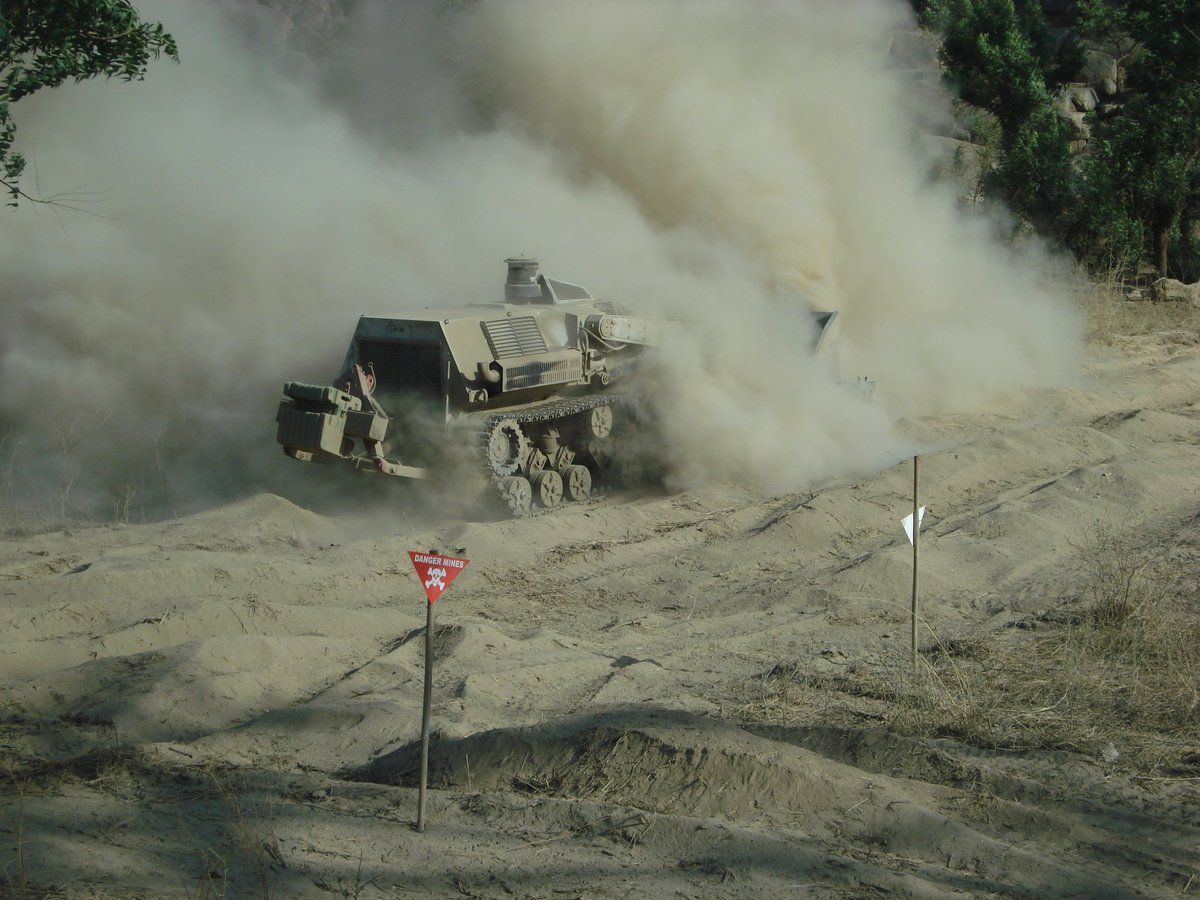 💣Le souvenir marquant d'une première fois💣

Découvrez l'épisode 23 de nos stories sur cette page: foundation.digger.ch/foundation/fr/…

#digger #fondation #diggerfoundation #déminage #humanitaire #jurabernois #jura3lacs #jurabernoistourisme #suisse #tavannes #SoudanduSud